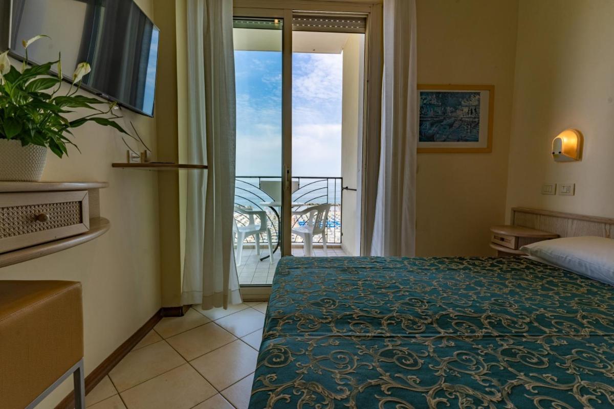 Hotel Prestige Cattolica Exterior photo